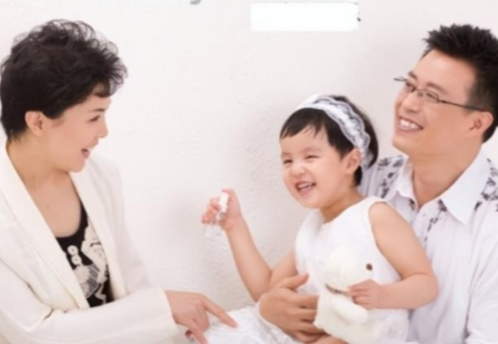 1999年，前央视主持人白燕升刚结婚9个月，妻子意外摔成瘫痪，妻子说：“趁没有孩
