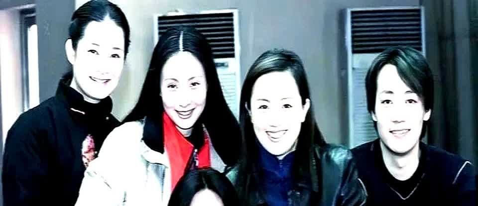 93级中戏表演班，朱媛媛到学校报到。

老师看到她后，立即叫住了她，严肃地告