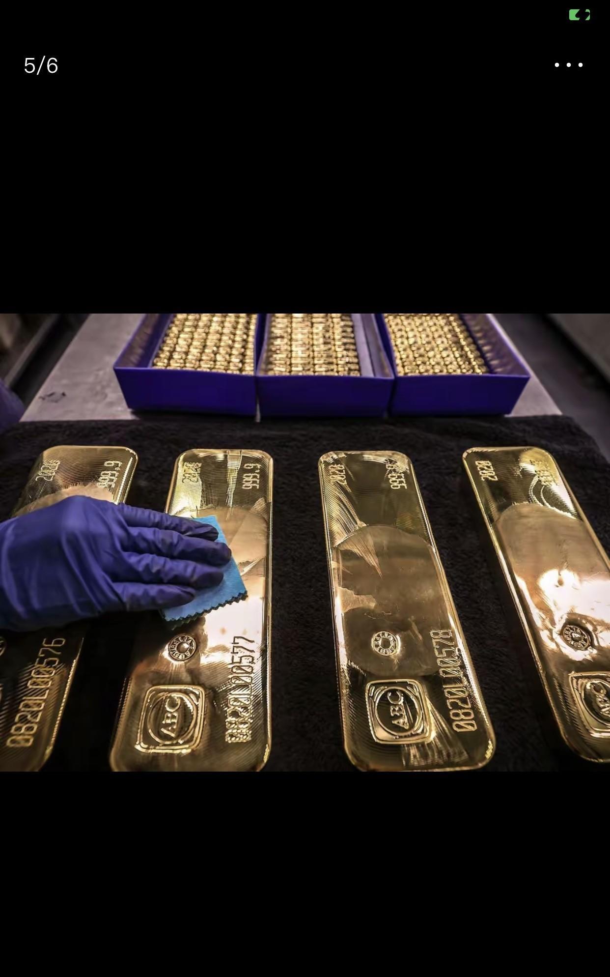 最近，国际评级机构穆迪可真是搞出了个大新闻！直接把美国的信用评级从最高级的“3A