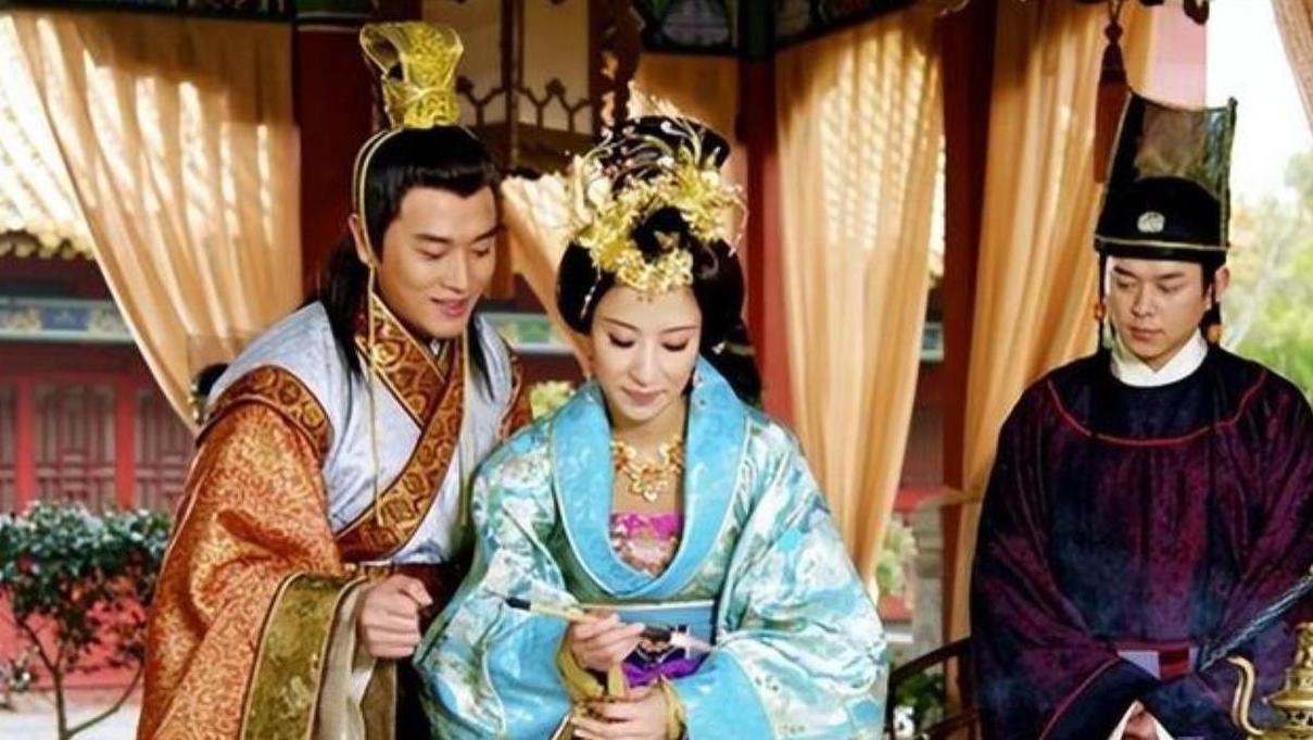 皇帝感慨自己没儿子，身边太监突然跪下：您有个儿子已经快6岁了