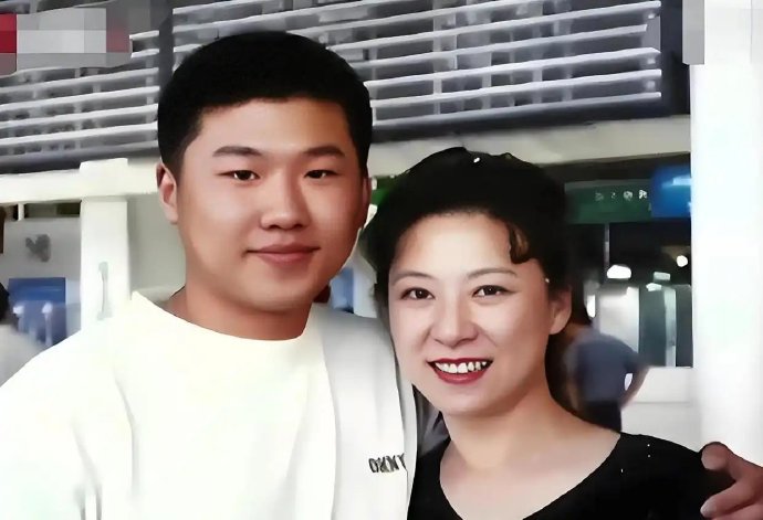 原来王骁以前这么胖？从200斤的胖子到叔圈男神，46岁的他终于红了，张艺谋真说对