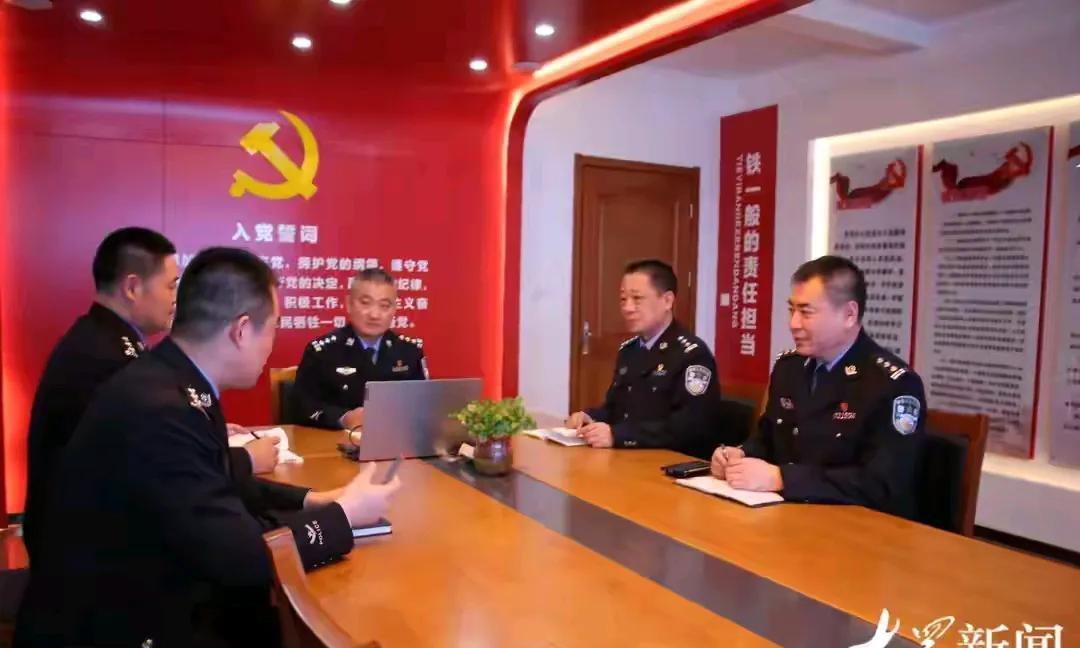 今天A股市场扬眉吐气、暴涨的原因可能包括以下几个方面：
政策利好：近期政府或监管