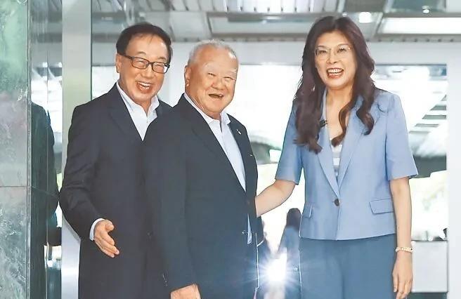 张亚中推王金平参加大陆论坛  郝龙斌捐款  今天下午第二场辩论登场
国民党主席选