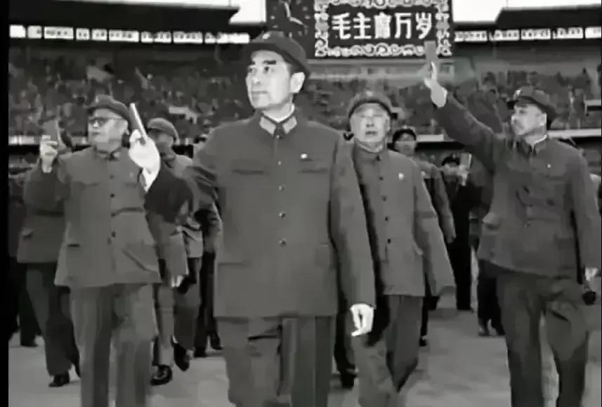 人民的好总理！                  向为中华民族伟大复兴奋    