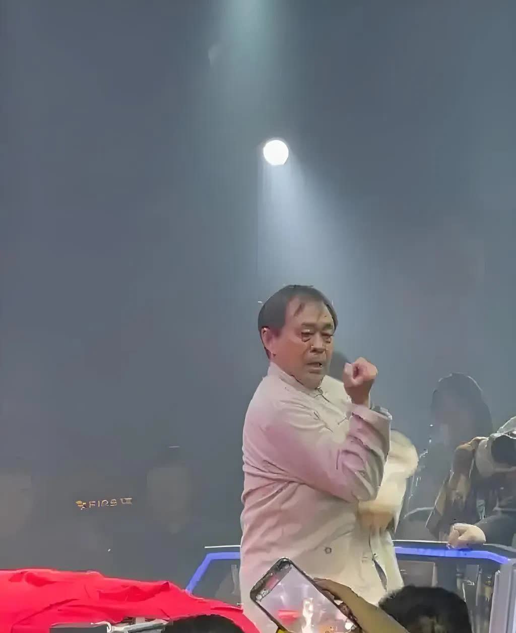 像马保国这般毫无廉耻感之人，为何还能够大摇大摆地在自媒体舞台上屡屡出丑？说着那些