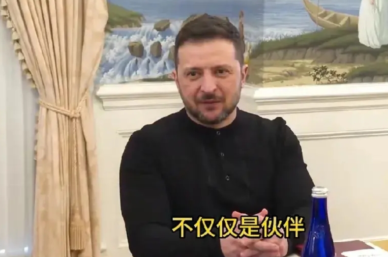 泽连斯基会见美国参议院两党代表团。可以看出，代表团的成员，对于泽连斯基非常尊重，