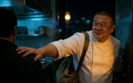 酒店开除15年老厨师长，总监冷笑：「预制菜时代，要什么大厨？」米其林评审到店那天，后厨乱成一锅粥