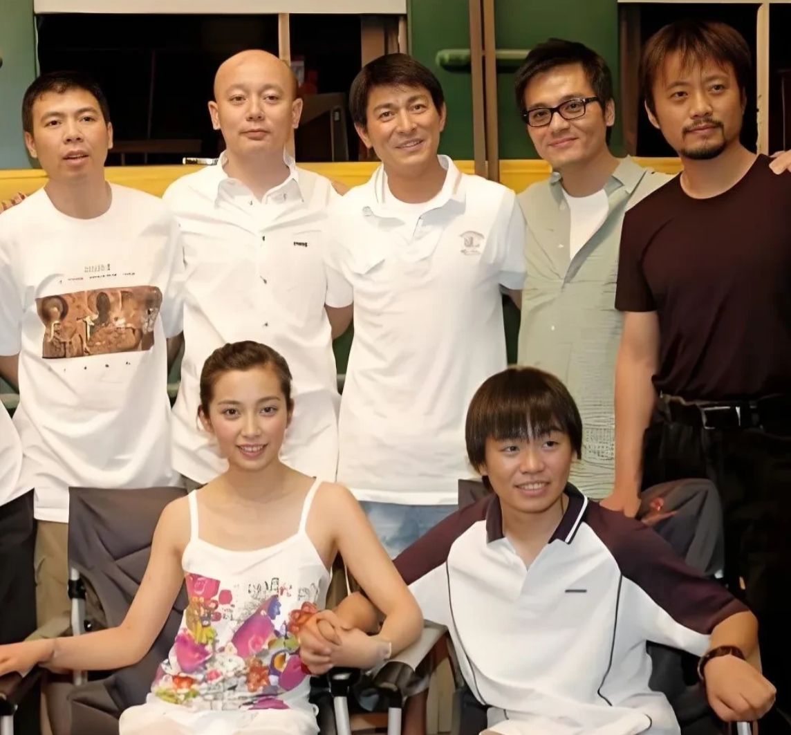 万万没想到，这张20年前的老照片，现在除了刘德华，其他6位都没王宝强名气大，合影