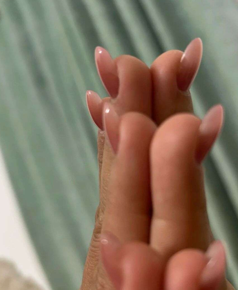 新做的美甲，大家觉得好看吗？
