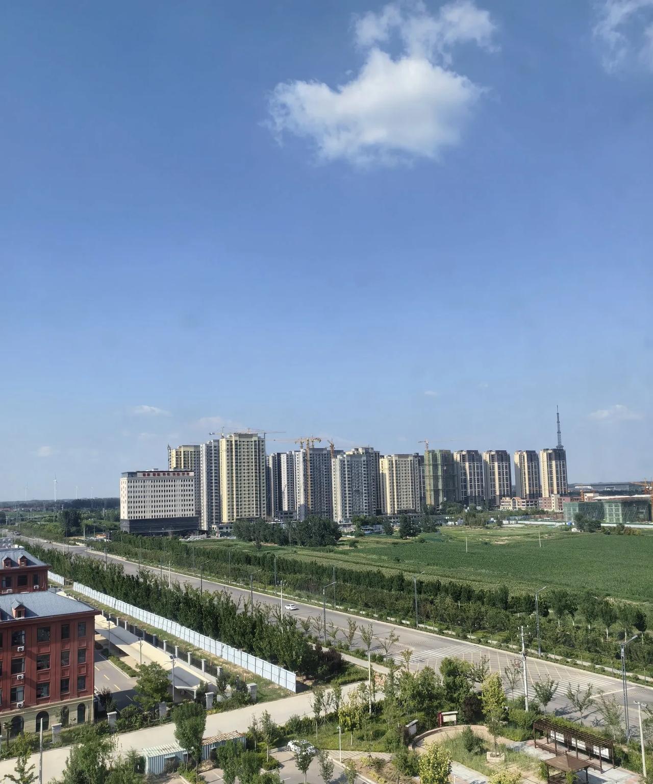 今日热点真是让人应接不暇。体育界，国足在世预赛亚洲区18强赛C组第4轮1 - 0