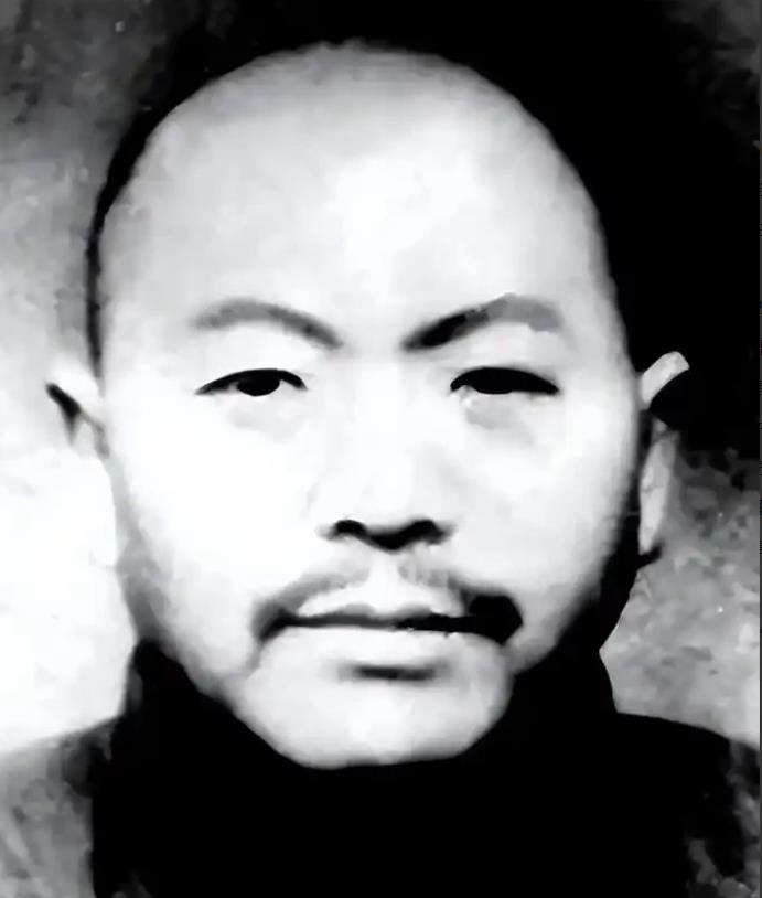 1951年，大汉奸黄标被判死刑，到了刑场，黄标却很不甘心：“我每个月给新四军送了