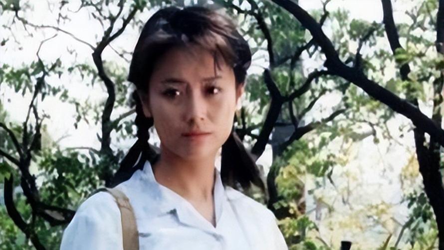 娱乐圈里的女明星，似乎总要面对一个残酷的选择题：要事业还是要家庭？