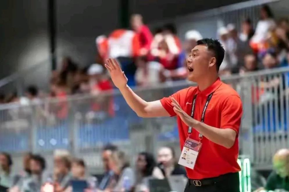 曲绍斌何许人也？
      今天下午 U19世界杯男篮锦标赛小组赛中国队以大比