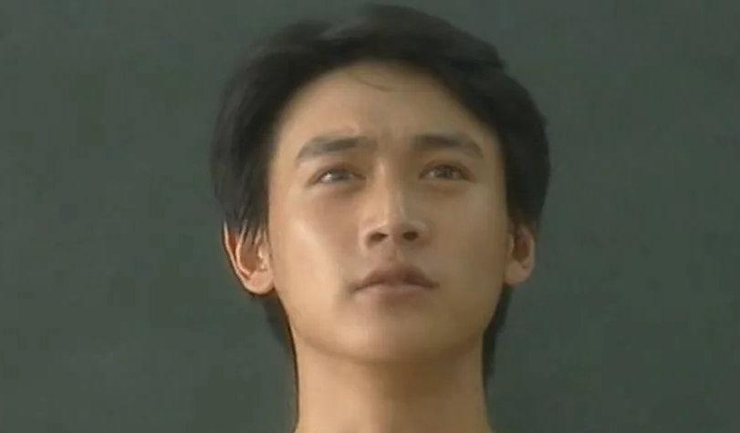 一段校园往事，
三种人生选择。
田海蓉、陆毅、鲍蕾年轻时，
在上戏的情感纠葛众说