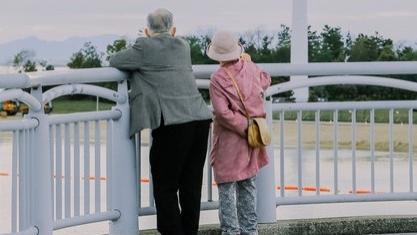 60多岁的阿姨们坦言，女人找老伴，最大的需求是这一点