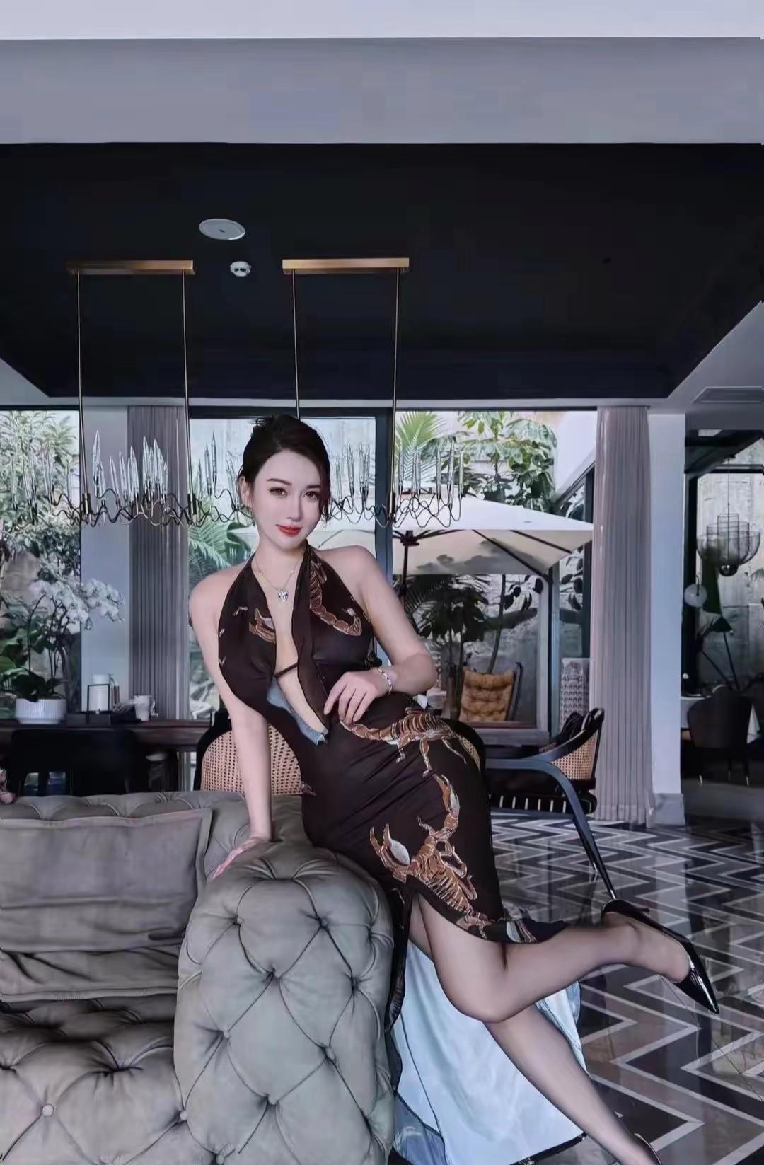 每一个华丽的转身，背后都有不为人知的心酸，外表的光鲜亮丽，背后心情汗水与辛劳付出