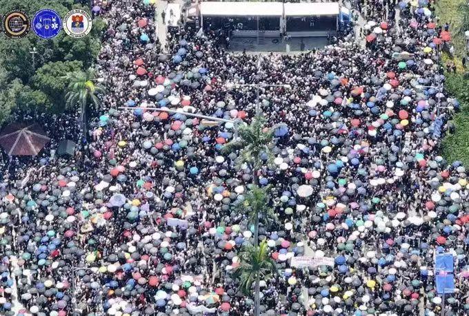 菲律宾街头抗议升级了！
数十万人走上街头，指控政府在防洪基建项目上存在资金挪用与