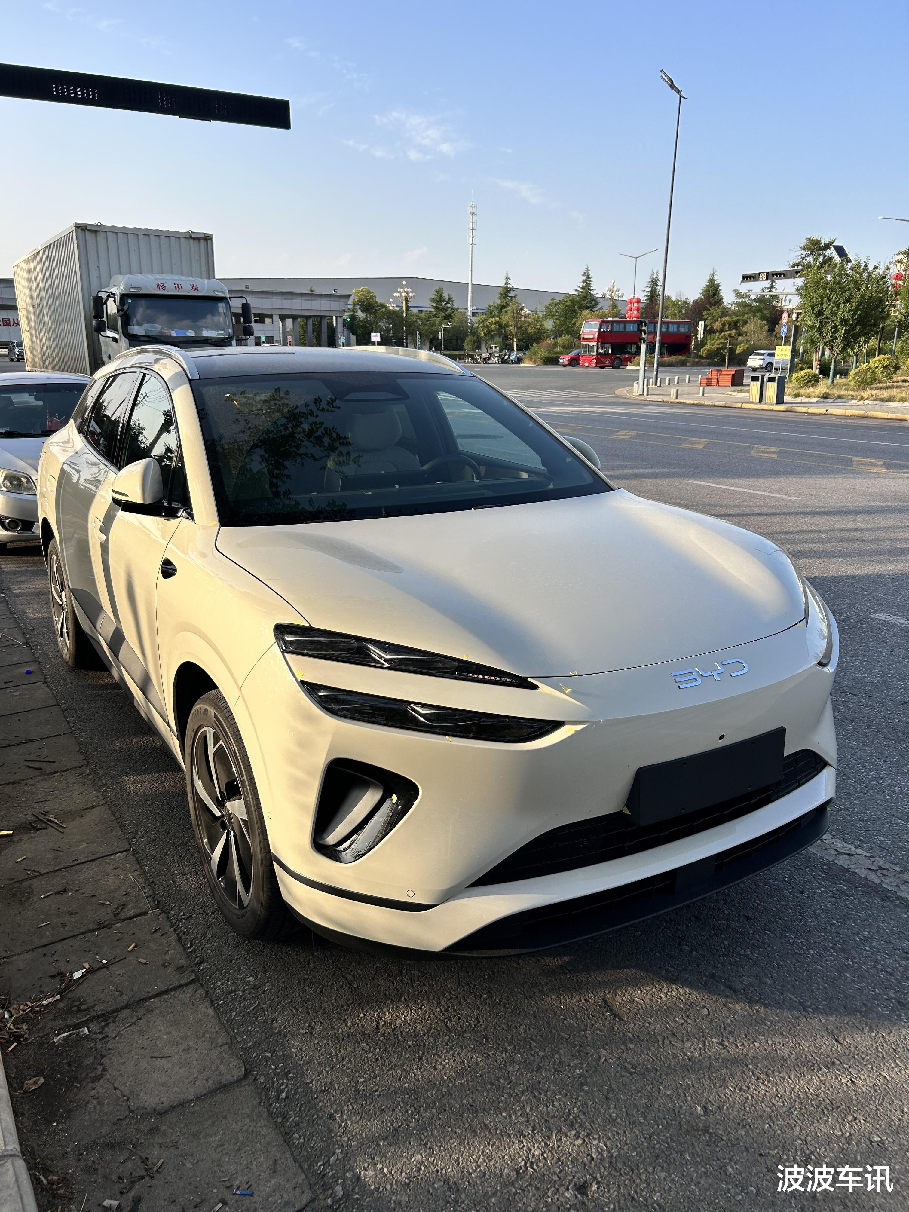 比亚迪海狮06 DM-i实车现身街头，采用非常个性化的外观