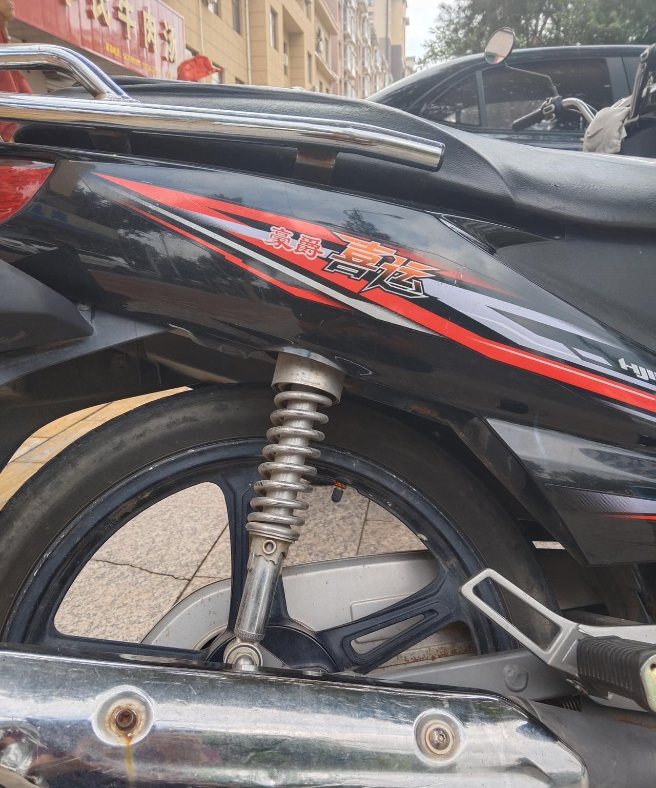 大家说这个品牌摩托车，1公里烧多少钱油？我的喜运15年了，或许是老了吧，现在1公