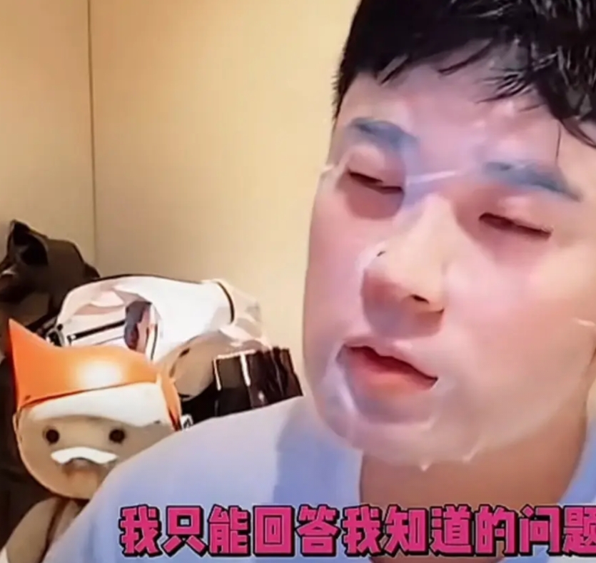 黄子韬终于看不下去了，他的直播间被鹿晗和关晓彤分手了吗？
刷屏了，他无奈的警告直