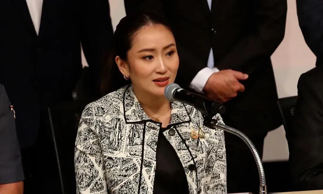 | 佩通坦的苦肉计  |
佩通坦和洪森的电话内容，被洪森公开——这是两个人联合起