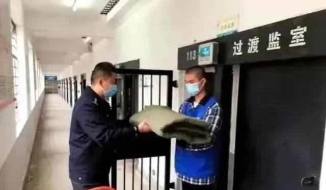 有好多人说：南方的看守所普遍要比北方的看守所条件要好的多。
我觉得是真的，因为我