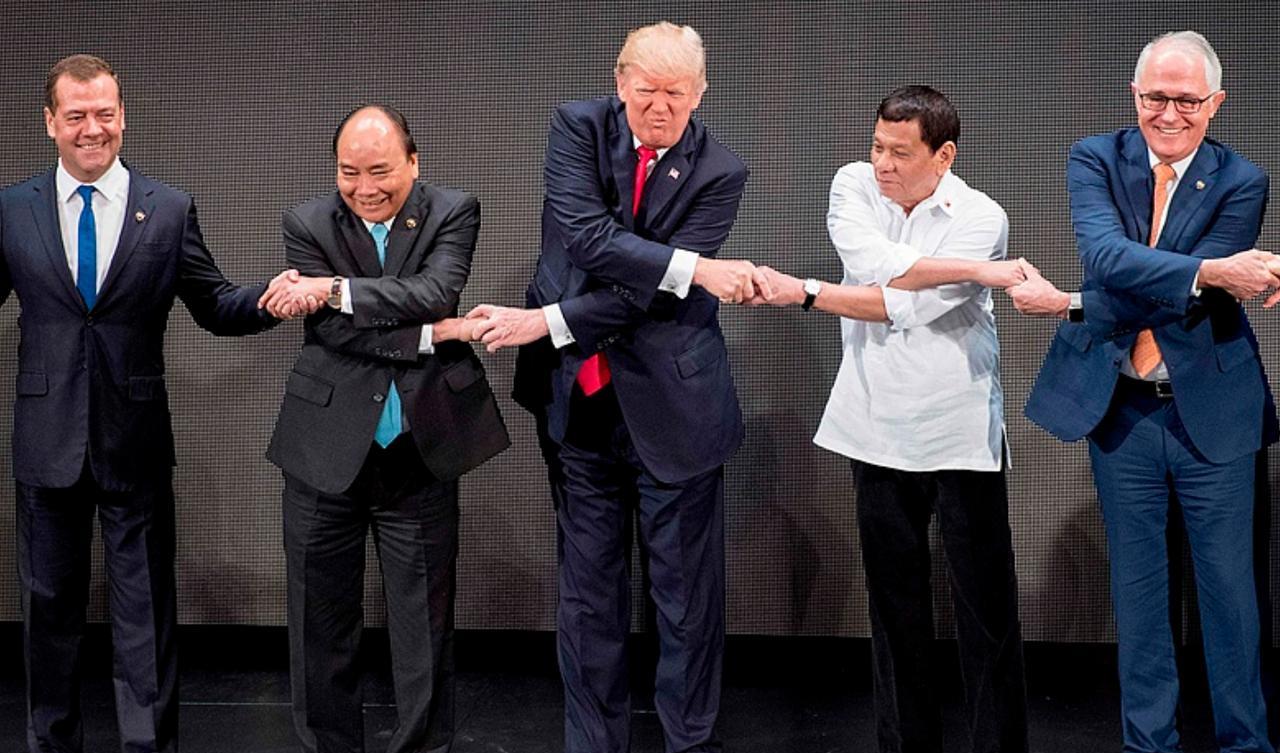 【东盟对中美发请帖，特朗普却故意摆谱，他可以去，但是中国不能去？】
马来西亚将举