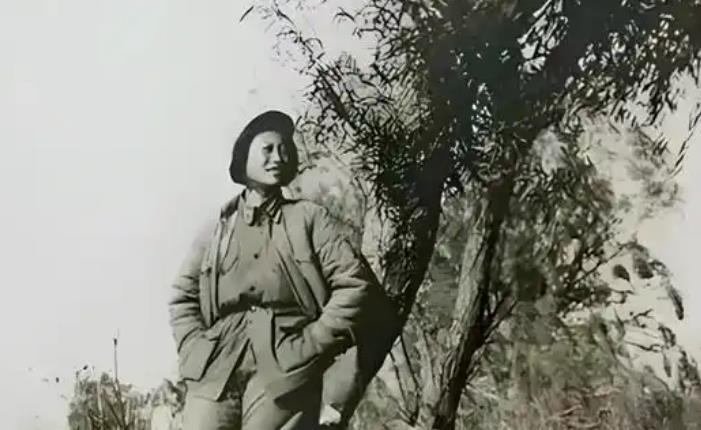 1939年，女战士徐敏正欲起身去厕所，猛然间被一名壮汉扑倒在床，嘴被紧紧捂住，耳