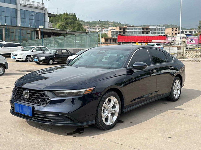 家用还是定了十一代雅阁
早些年老爸开着雅阁送我上学送了挺长时间，到我买车的时候还