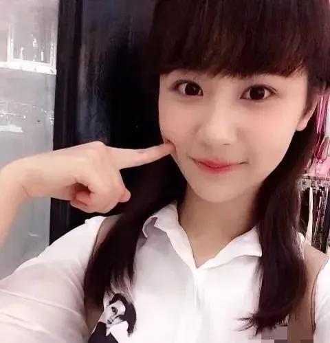 鲜嫩的杨紫，这会儿才二十出头吧？好乖好萌。#杨紫#