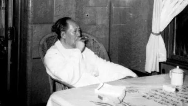 1958年，毛主席意味深长地问萧劲光：你觉得粟裕这个人怎么样？