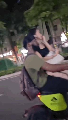 这么骑车不安全呐！[抠鼻]