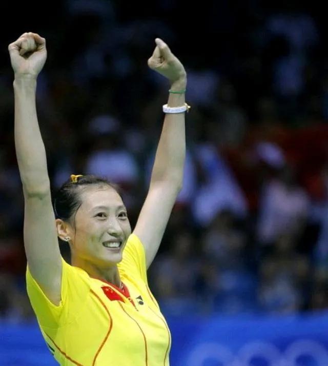成就高于安洗莹的四位羽毛球女单名宿!
李玲蔚，6个女单世界冠军，分别是1983年