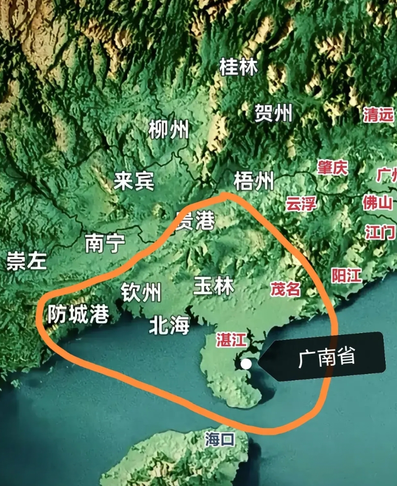 这个圈子里，有平原，有盆地，有运河、有优良海港。
人杰地灵，有3200万人口。如