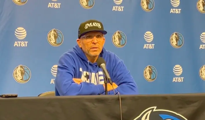 独行侠主帅杰森-基德接受了记者采访。
在被问及是否认为比赛节奏加快导致伤病增多时