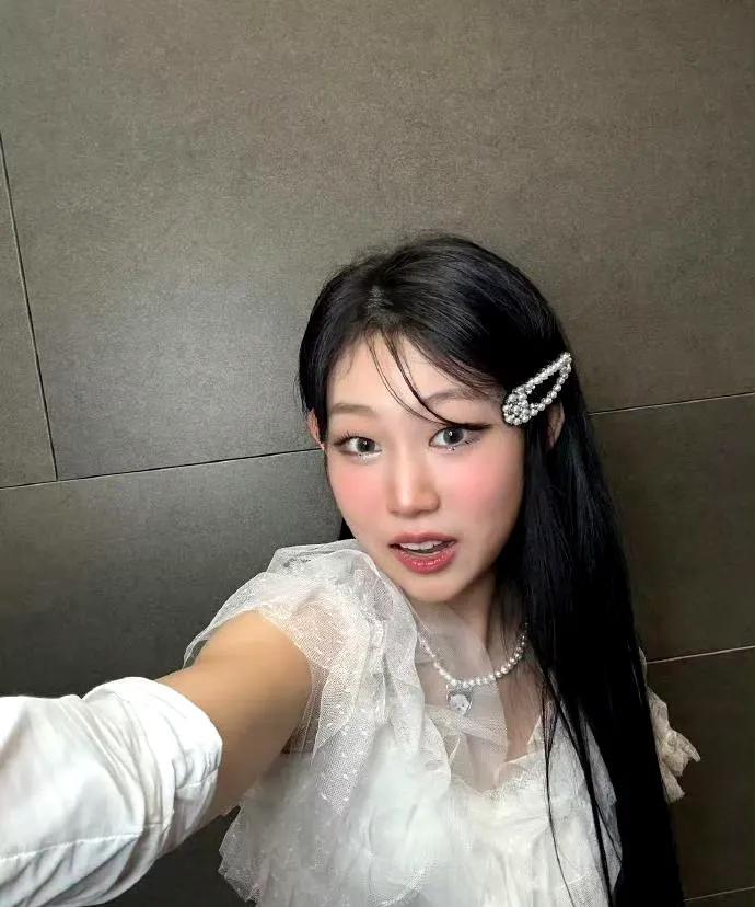#沈佳润写了美美桑内中文版歌词#
“美美桑内——”当小沈阳在镜头前哼起这段旋律时