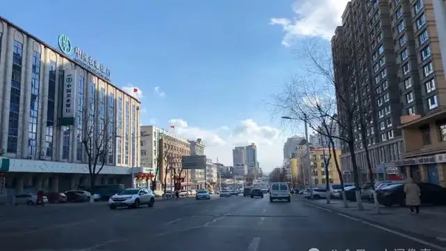 跳出 “安逸” 标签：小镇青年在困境里找出路