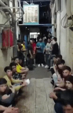 革命卫队司令部附近，伊朗抓获400多名阿富汗籍内鬼，专替以色列生产无人机
网友表