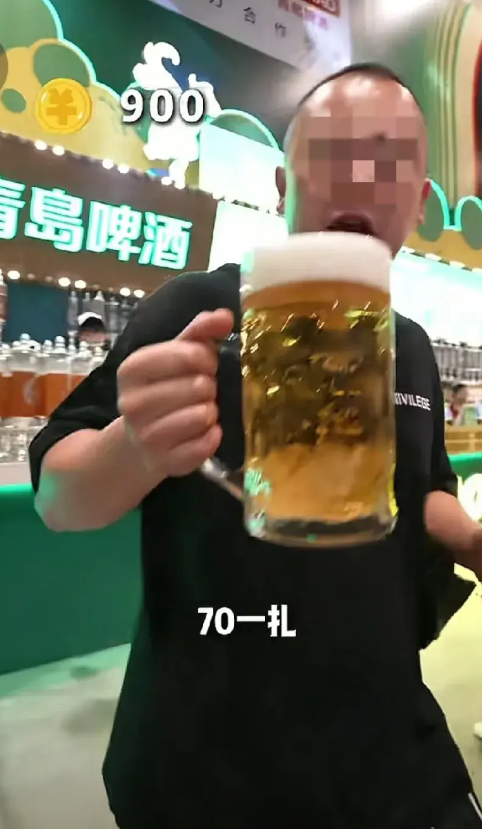 青岛啤酒节火热进行，山东喝酒网红大勇去给还没到的游客探探路，结果一下子探到底了。
