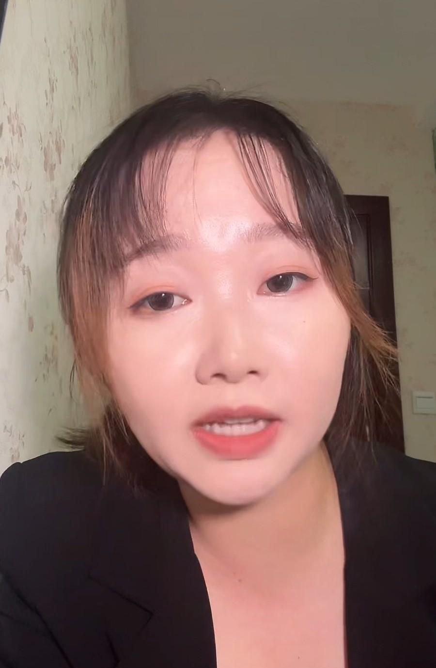 都是洞旗下的疯狂小静静直播间三千多人，热度上去了！但是粉丝们却想抱抱她，纷纷安慰