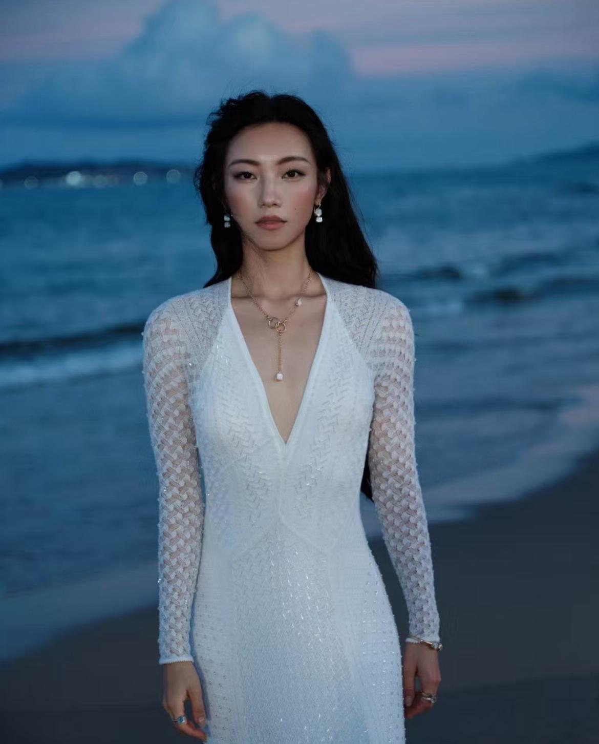 那尔那茜委培生这事儿出来，
最难受的估计是北京十一中了，
毕竟网上都传那尔那茜考