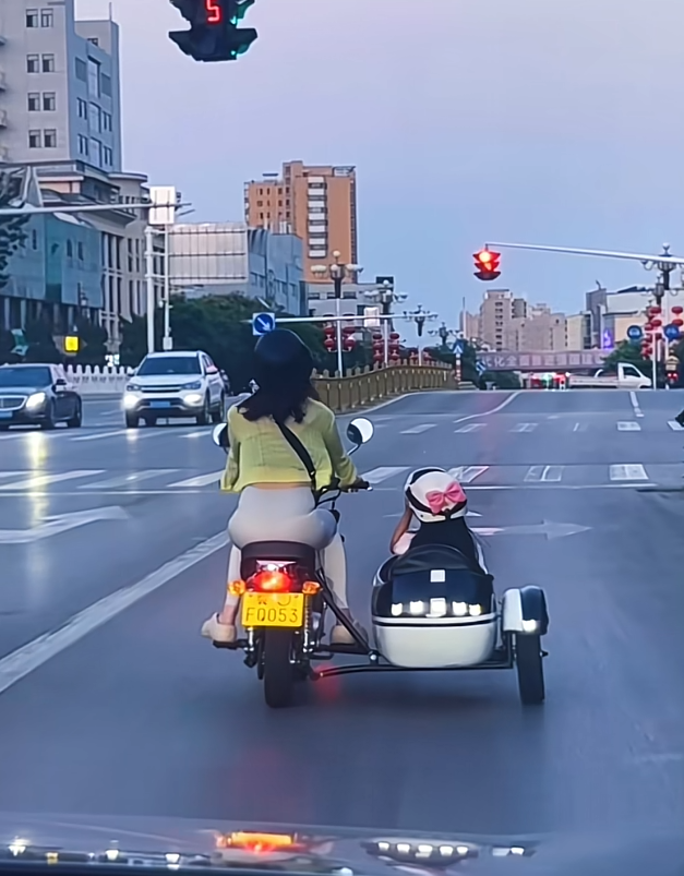 老婆骑个这个还要我在后面跟着