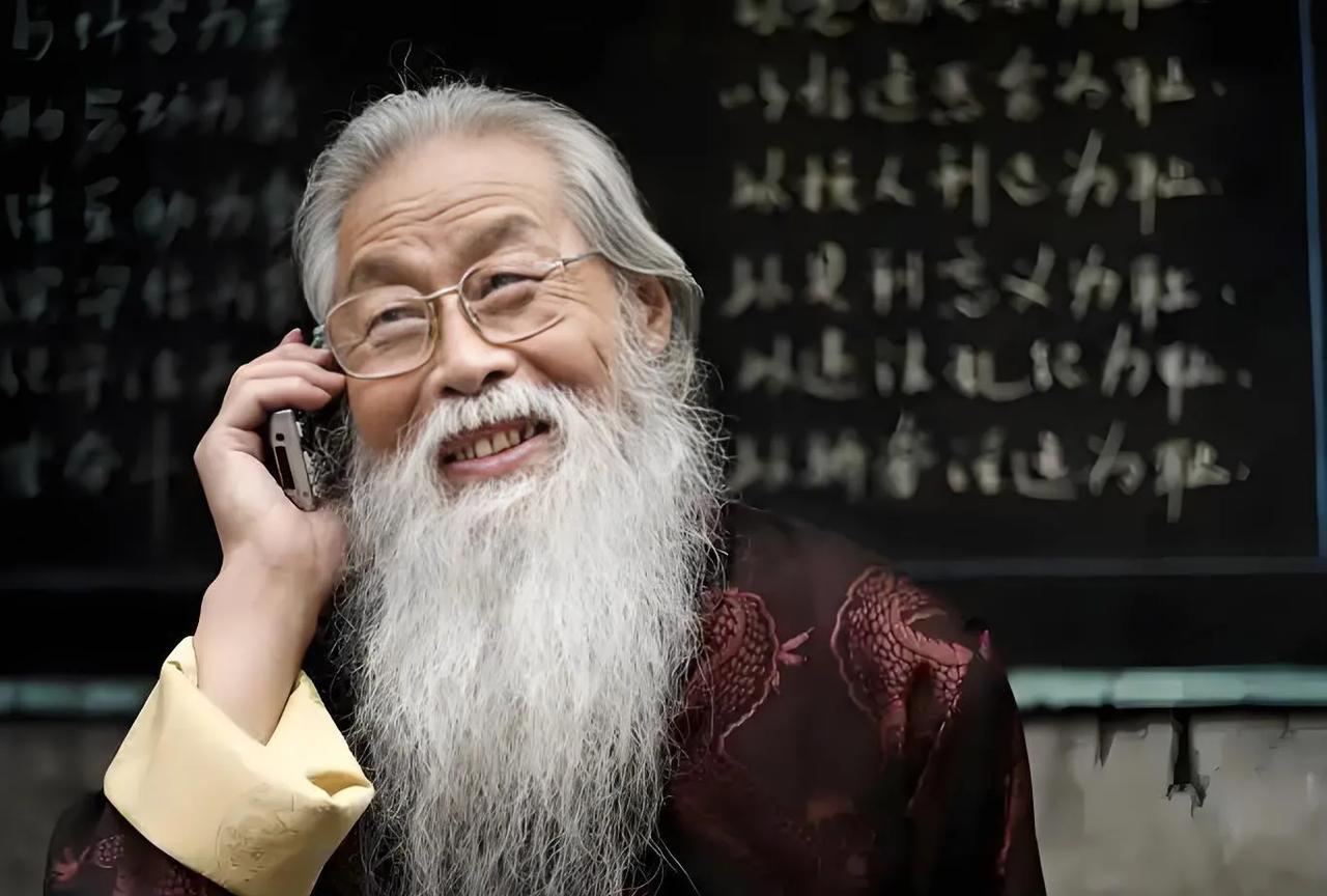 记得以前曾经问我爷爷，你怎么不留胡子？爷爷说，我留不了，我二叔还在呢。
原来胡子