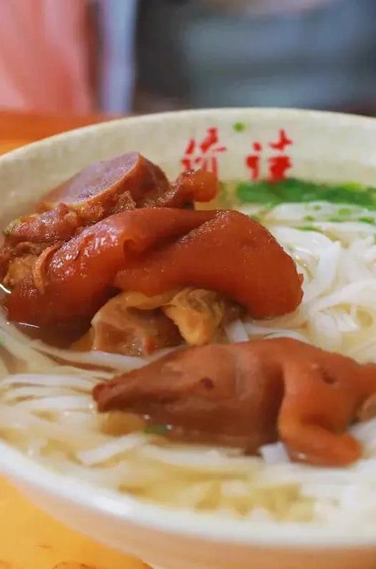 警方通报女子和小孩被洪水冲走失联 警方通报女子和小孩被洪水冲走失联的消息。看到这