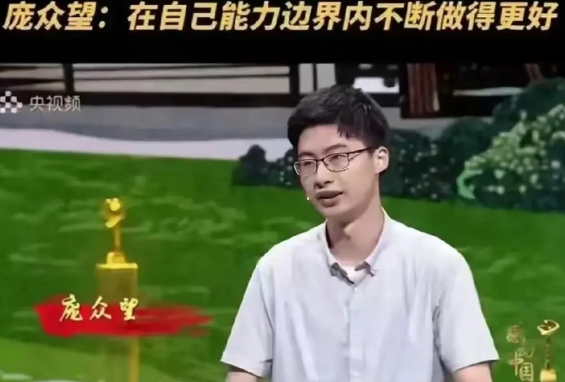 我问上清华的表哥，庞众望为什么能上感动中国？

表哥停了手里的论文，跟我说这事儿