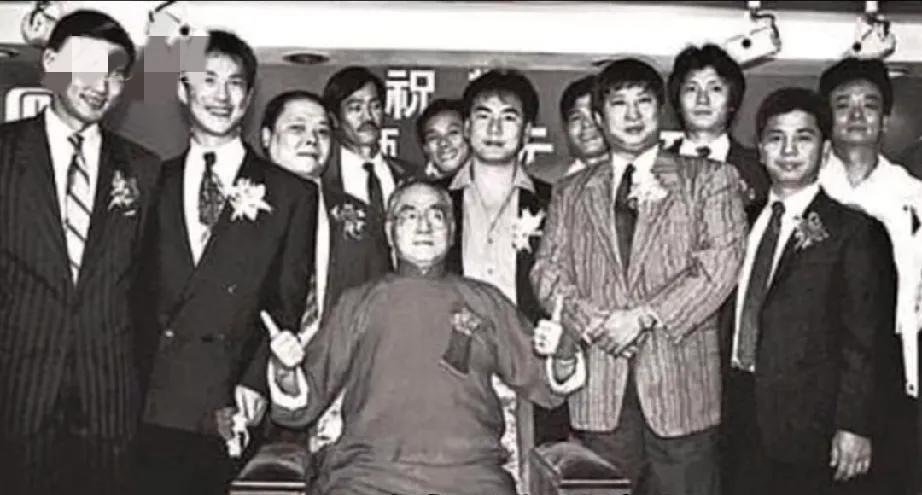 严师出高徒：于占元和“七小福”
于占元身为一代严师，在培育弟子时，秉持独特且严苛
