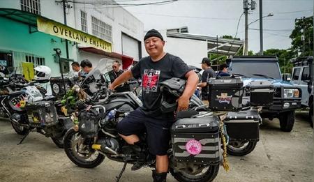 德云社阎鹤祥骑行非洲，网友惊呼：难道相声要进军非洲了？
哎呀，大家看看，德云社的