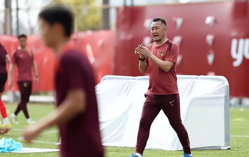 U17国足在亚洲杯上表现糟糕，连续2轮输球后提前出局，无缘世少赛。日本籍教练上村