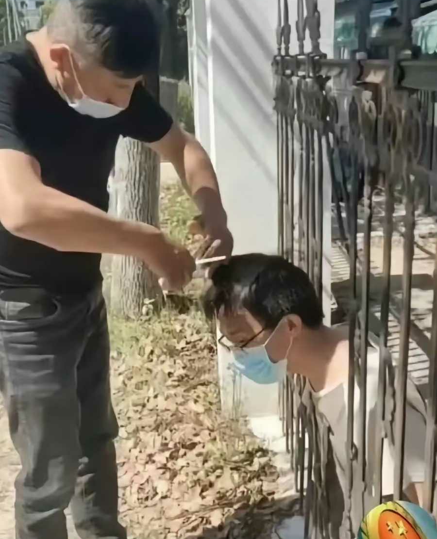 当年这样理发的还没有忘吧！
