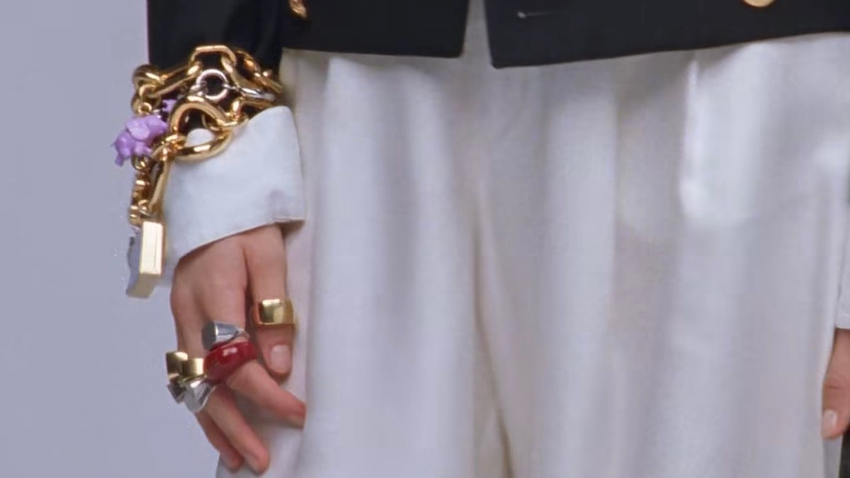 用一枚 Charm，解锁属于你的 CELINE「无限可能」